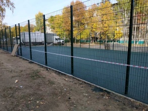 Забор на спортивную площадку 40 метров фото в Столбовой