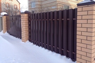 Забор из евроштакетника в шахматном порядке 30 метров фото в Столбовой