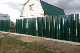 Забор из евроштакетника на ленточном фундаменте 70 метров фото в Столбовой